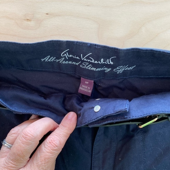 Gloria Vanderbilt All  Around Slimming Effect Shorts size 8P (EW) - Picture 11 of 14